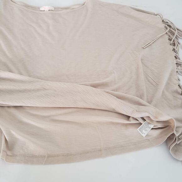 Mavonie Beige SIZE S Fringe Short Sleeve Boho Batwing Poncho Top Cowgirl Western - Picture 3 of 10